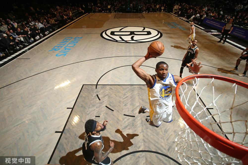 在背后默默 在背后默默